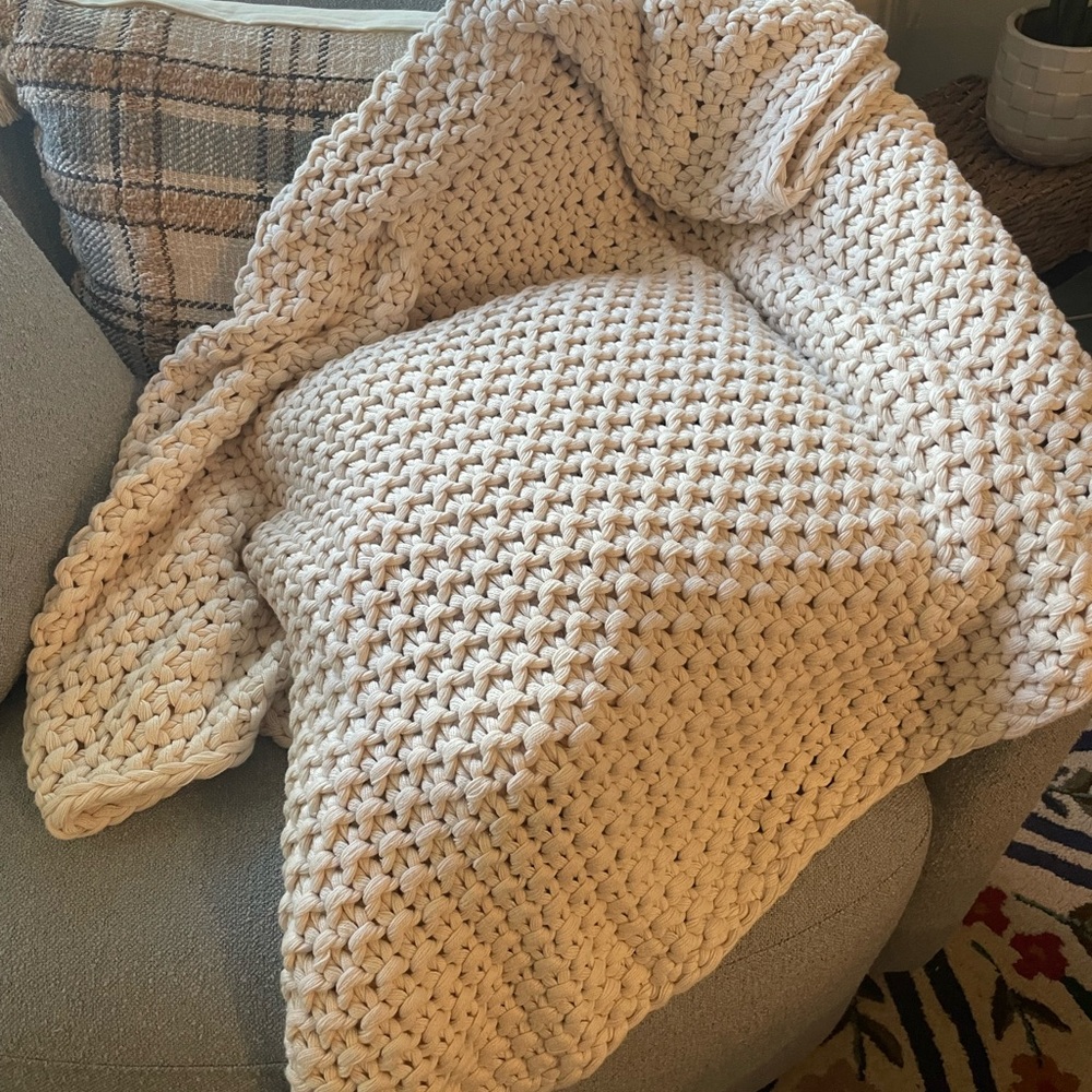 Pottery Barn Bayside Seed Stitch Throw in ivory. New!